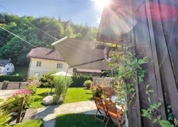 Sonnensegel für die Gastronomie: So schaffen Sie eine Outdoor-Wohlfühlzone für Ihre Gäste